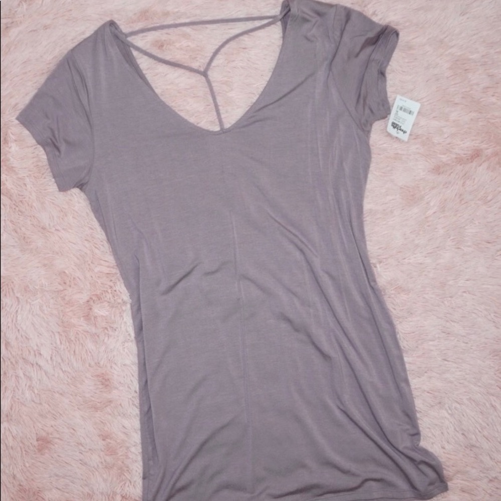 V-neck T-shirt NWT *NEVER WORN*